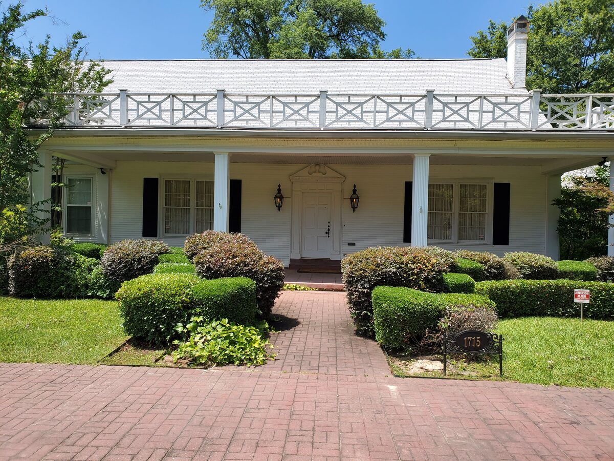 Historic Southern home with tight boxwood parterre flanking a brick walkway